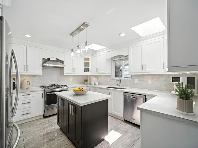 7563 1st Street, Burnaby, BC, V3N 3T3 - 4
