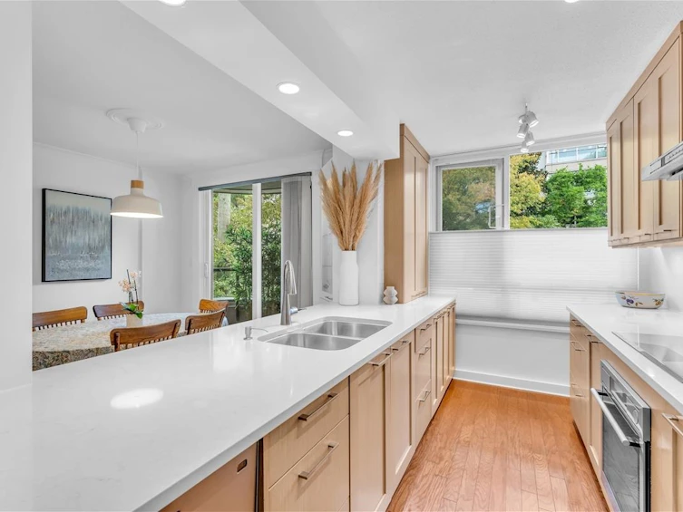 401-1330 Jervis Street, Vancouver, BC, V6E 2E3