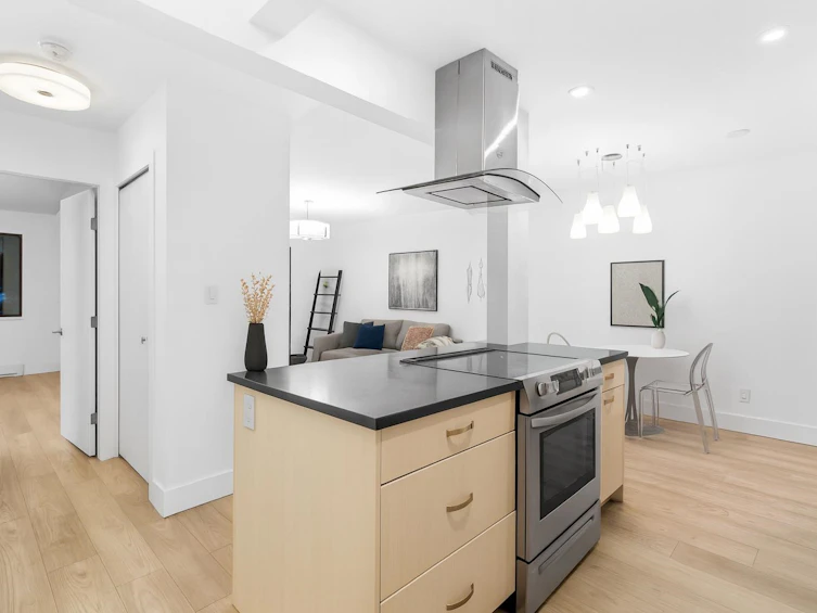 202-1422 E 3rd Avenue, Vancouver, BC, V5N 5R5 - 2