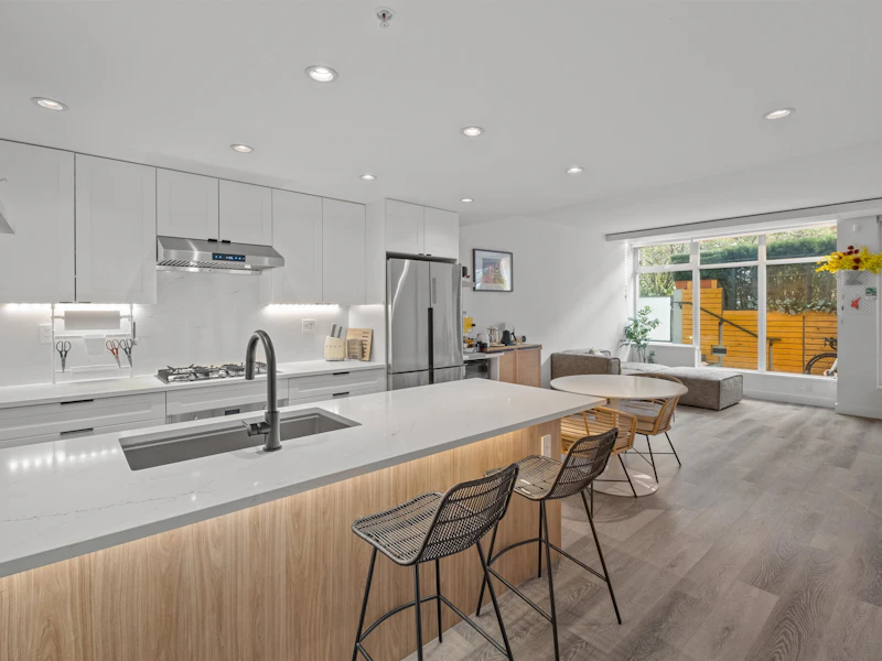 2405 Heather Street, Vancouver BC V5Z 0B9