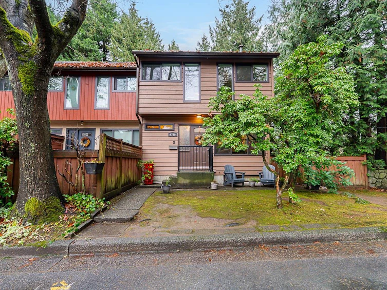 4790 Fernglen Place, Burnaby, BC, V5G 3W1 - 2
