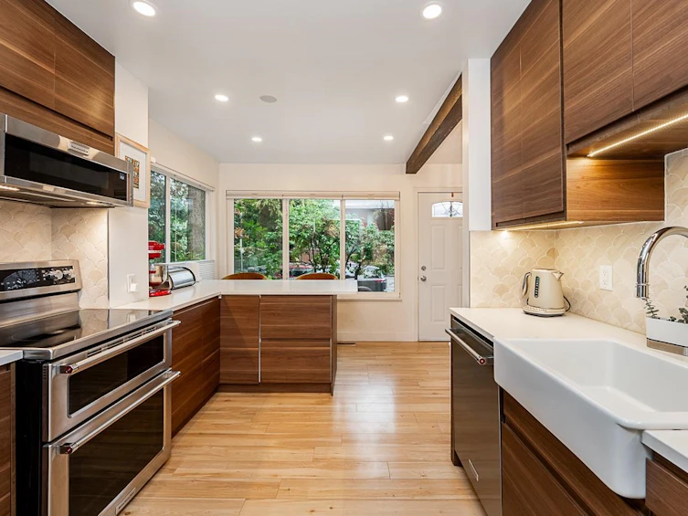 4790 Fernglen Place, Burnaby, BC, V5G 3W1 - 11