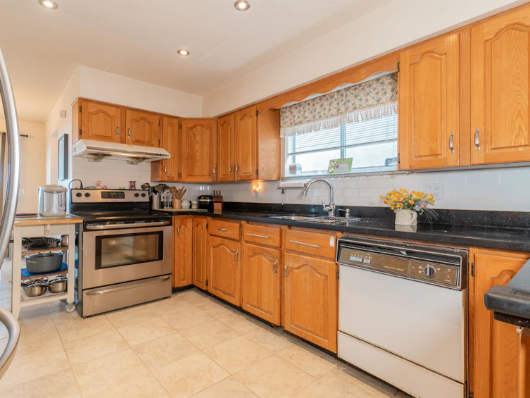 111 Grosvenor Avenue, Burnaby, BC, V5B 3N7 - 15