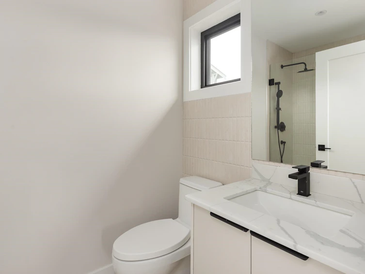 L1-4413 Oxford Street, Burnaby, BC, V5C 1E6 - 11
