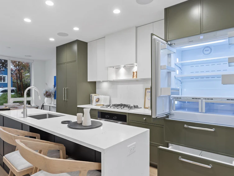 553 W 26th Avenue, Vancouver, BC, V5Z 2E4 - 2