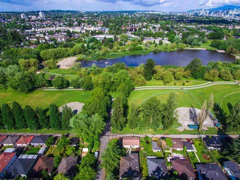 3290 Garden Drive, Vancouver BC V5N 4Y1