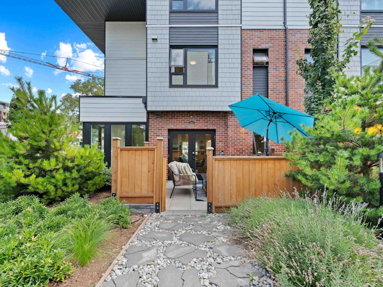 161-565 E 2nd Street, North Vancouver, BC, V7L 1E1 - 2