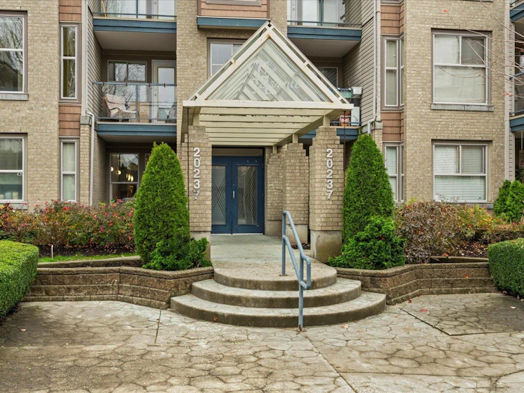 301-20237 54 Avenue, Langley, BC, V3A 3W2 - 2