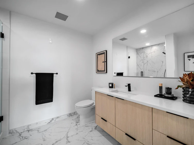 501-422 E 3rd Street, North Vancouver, BC, V7L 0K1 - 9