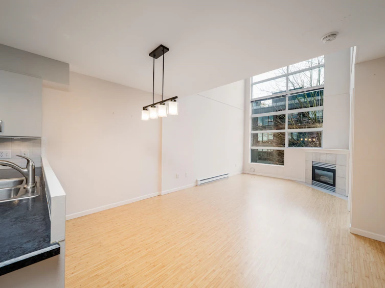 307-418 E Broadway, Vancouver, BC, V5T 1X2 - 3