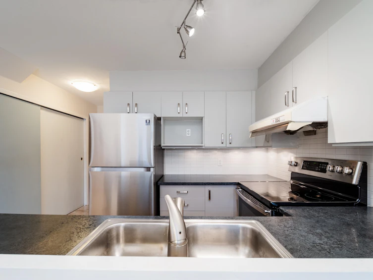 307-418 E Broadway, Vancouver, BC, V5T 1X2 - 7
