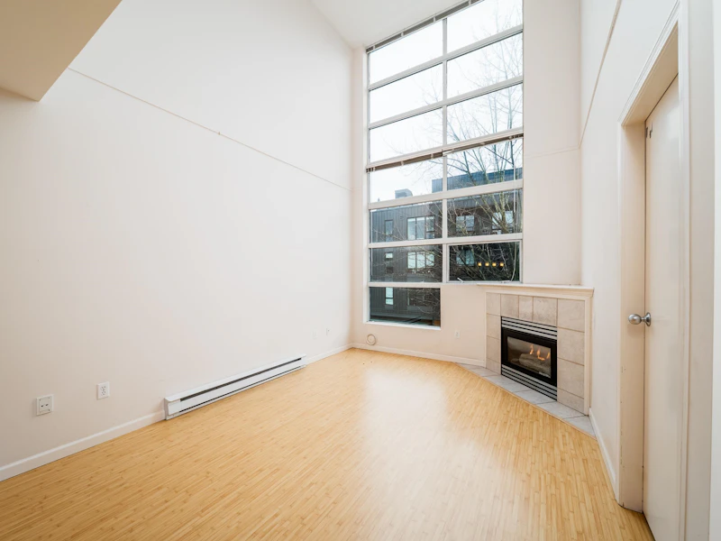 307 - 418 E Broadway Street, Vancouver BC V5T 1X2