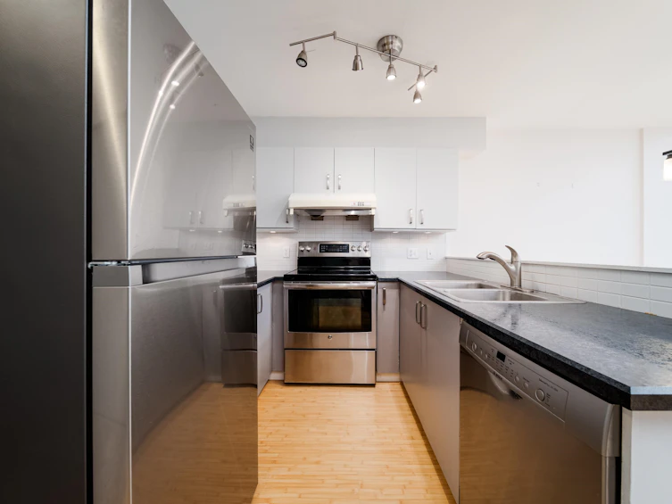 307-418 E Broadway, Vancouver, BC, V5T 1X2 - 5