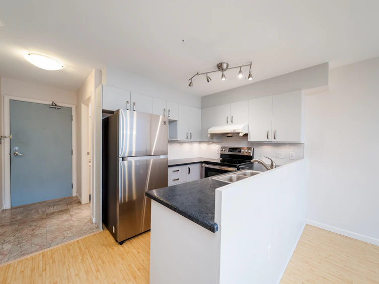 307-418 E Broadway, Vancouver, BC, V5T 1X2 - 6