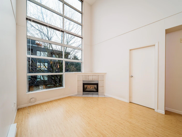 307-418 E Broadway, Vancouver, BC, V5T 1X2 - 2