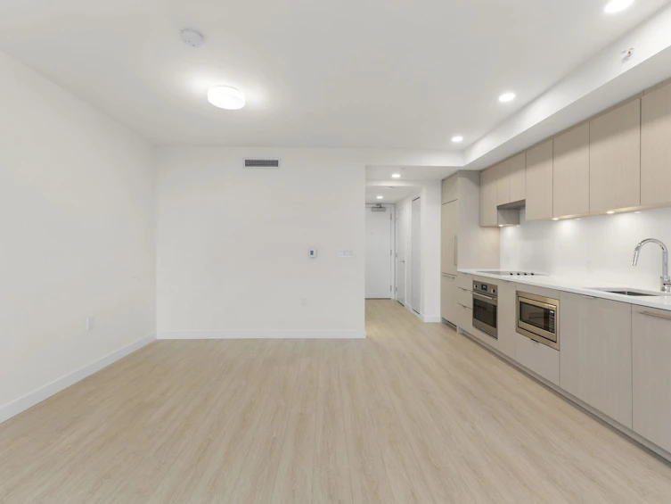 1810-13675 107a Avenue, Surrey, BC, V3T 2H3 - 8