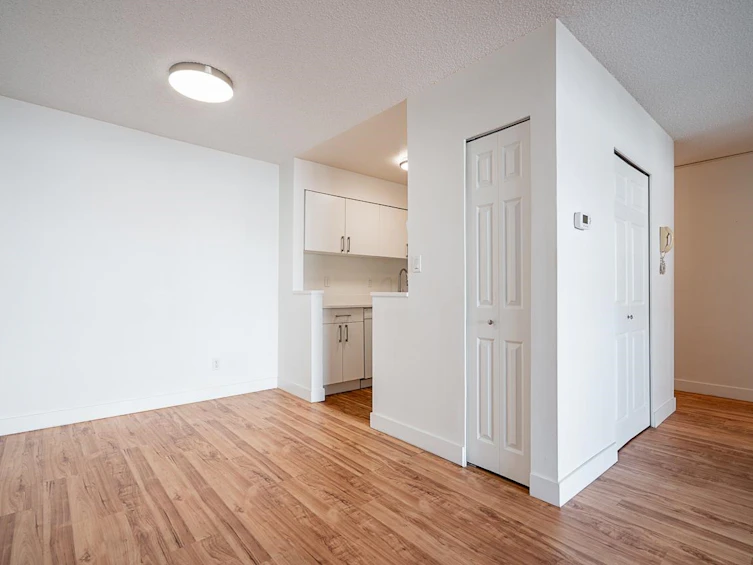 208-1550 Chesterfield Avenue, North Vancouver, BC, V7M 2N6 - 10