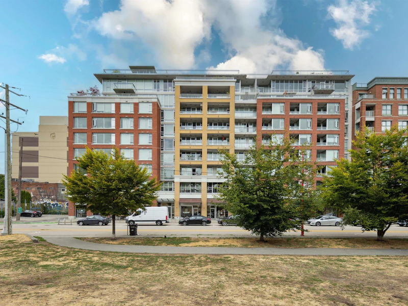 309 - 221 Union Street, Vancouver BC V6A 0B4