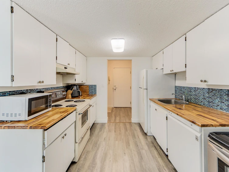 203-7162 133a Street, Surrey, BC, V3W 7Z9 - 6