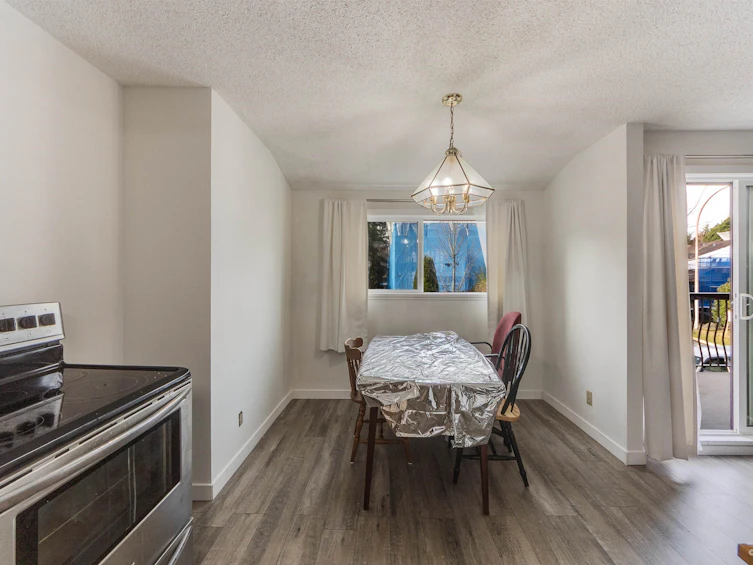 203-7162 133a Street, Surrey, BC, V3W 7Z9 - 7