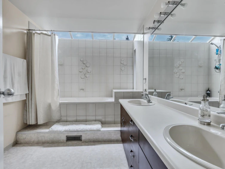 5853 Grousewoods Crescent, North Vancouver, BC, V7R 4V3 - 13