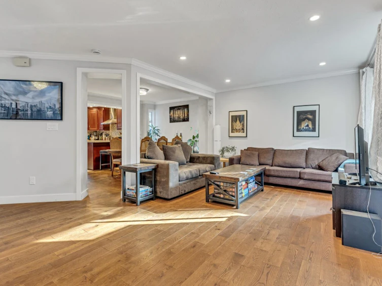 5853 Grousewoods Crescent, North Vancouver, BC, V7R 4V3 - 4