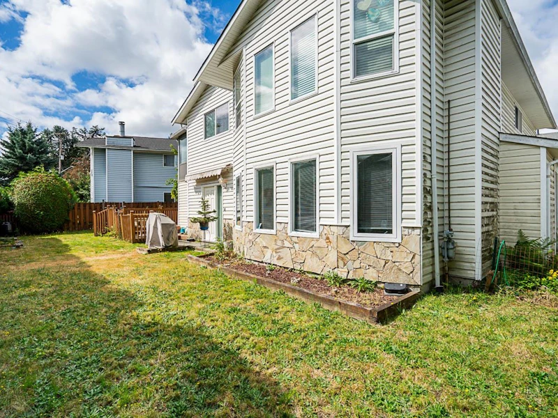 527 E Columbia Street, New Westminster BC V3L 3X8