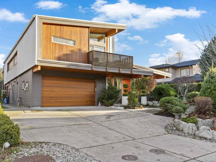 1023 Jay Crescent, Squamish, BC, V8B 0P2 - 2