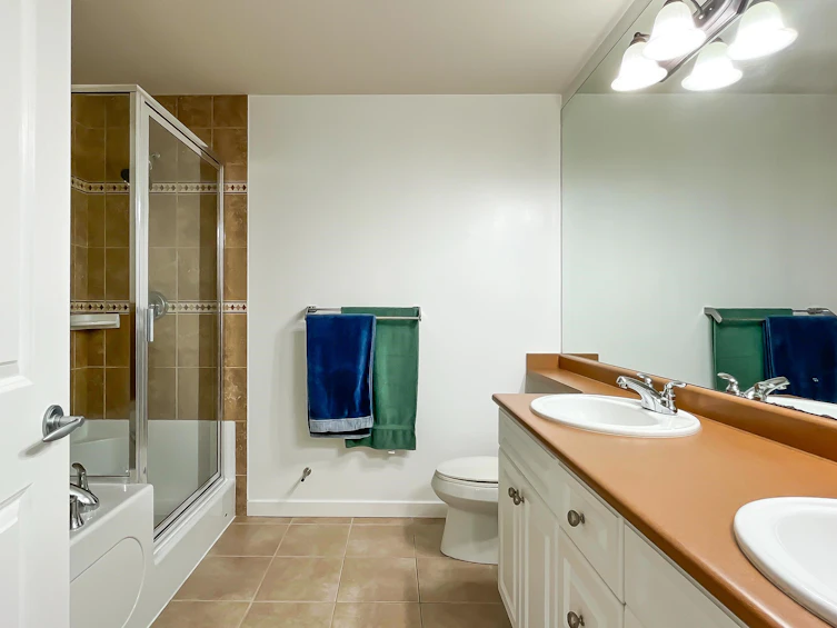 207-15299 17a Avenue, Surrey, BC, V4A 1V4 - 15