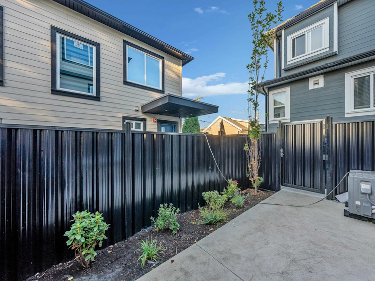 2-2705 E 3rd Avenue, Vancouver, BC, V5M 1H3 - 3