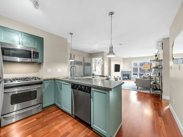 412-3811 Hastings Street, Burnaby, BC, V5C 6V2 - 3