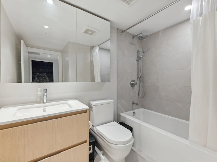 805-1500 Fern Street, North Vancouver, BC, V7J 0E6 - 6