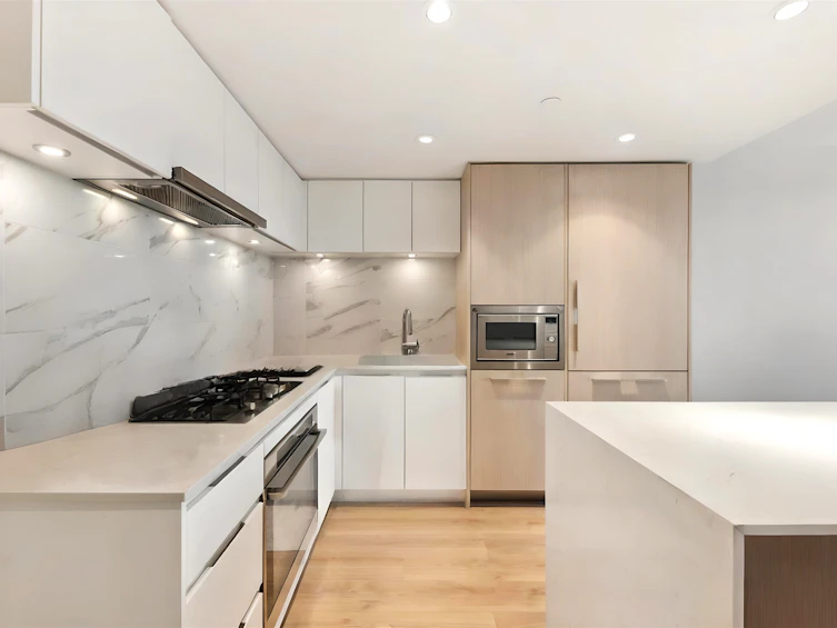 805-1500 Fern Street, North Vancouver, BC, V7J 0E6 - 4