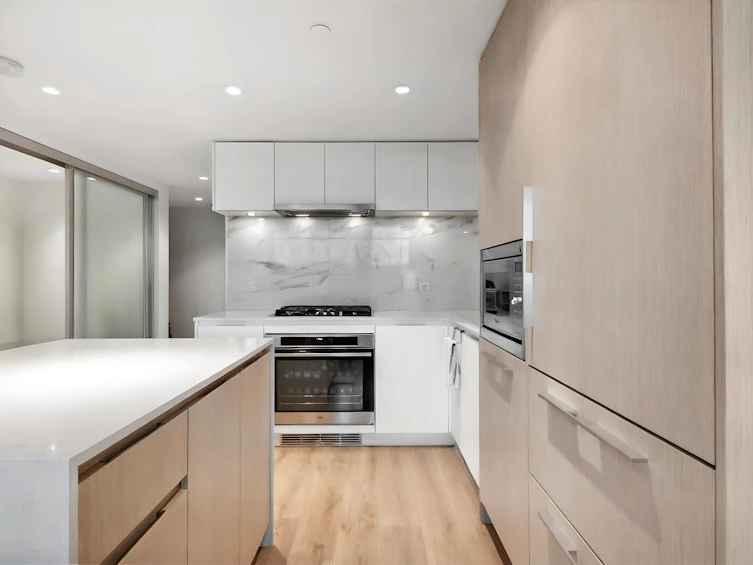 805-1500 Fern Street, North Vancouver, BC, V7J 0E6 - 3