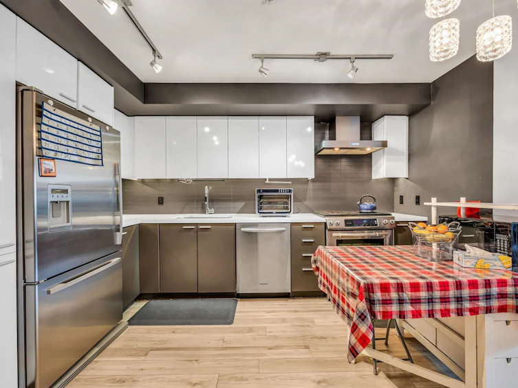 216-2888 E 2nd Avenue, Vancouver, BC, V5M 0B9 - 2