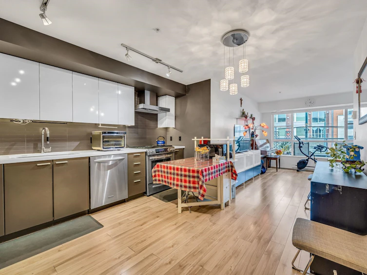 216-2888 E 2nd Avenue, Vancouver, BC, V5M 0B9 - 5