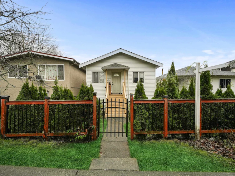 2316 Nanaimo Street, Vancouver, BC, V5N 5E3