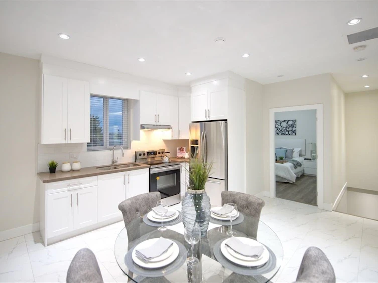 215 E 64th Avenue, Vancouver, BC, V5X 2M5 - 9