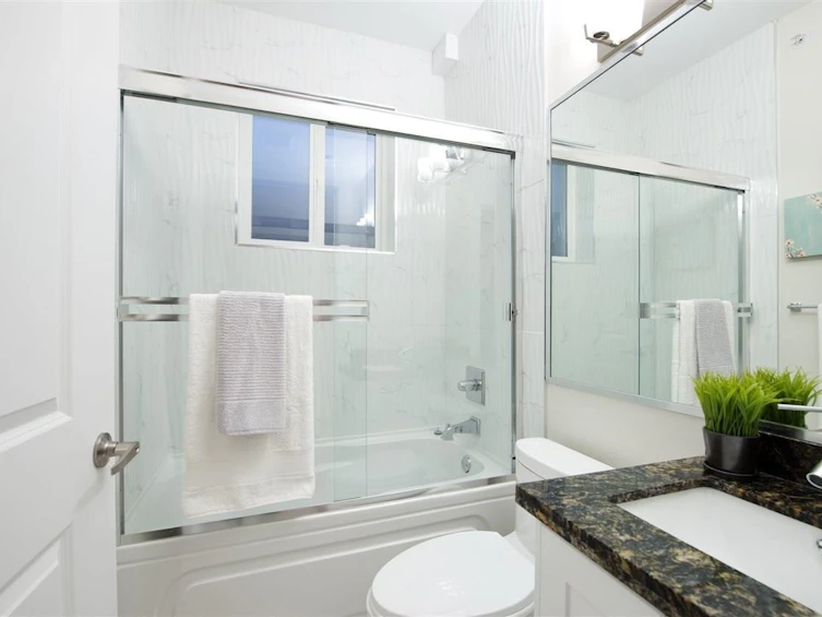 215 E 64th Avenue, Vancouver, BC, V5X 2M5 - 15