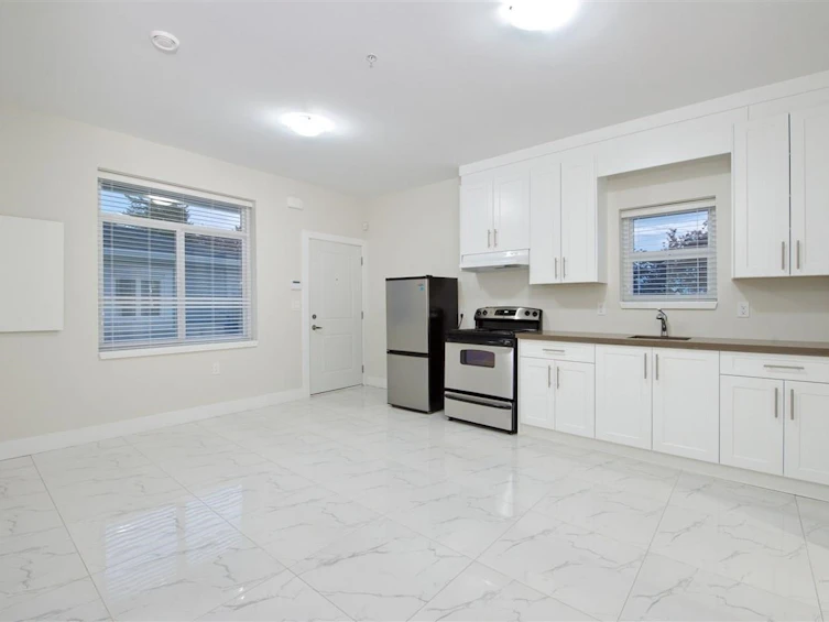 215 E 64th Avenue, Vancouver, BC, V5X 2M5 - 17