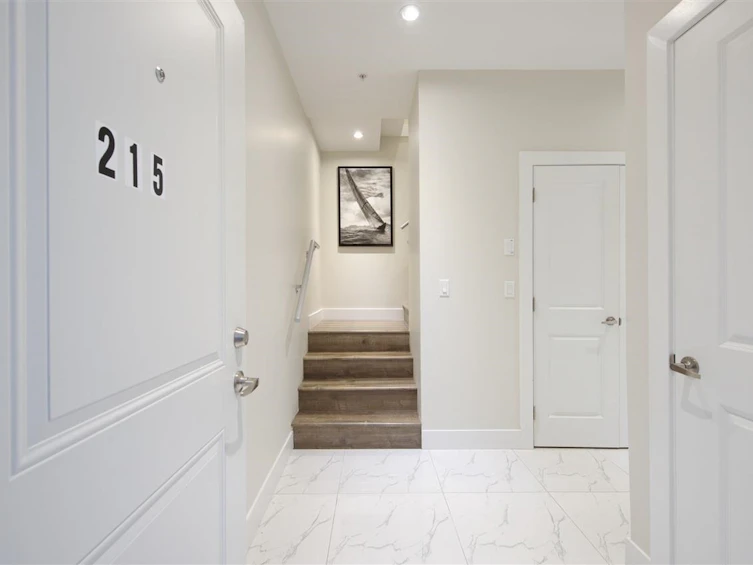215 E 64th Avenue, Vancouver, BC, V5X 2M5 - 6