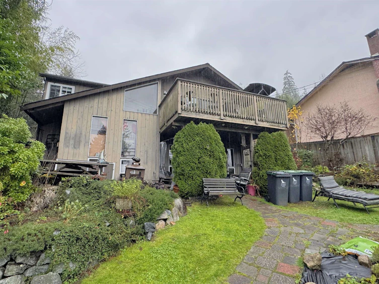 2071 Deep Cove Road, North Vancouver, BC, V7G 1S8 - 2