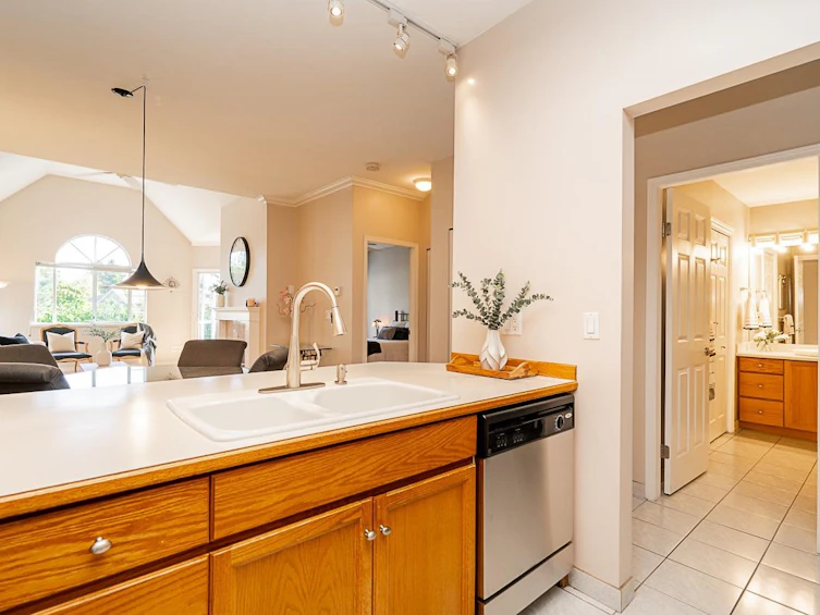 201-25 Richmond Street, New Westminster, BC, V3L 5P9 - 26