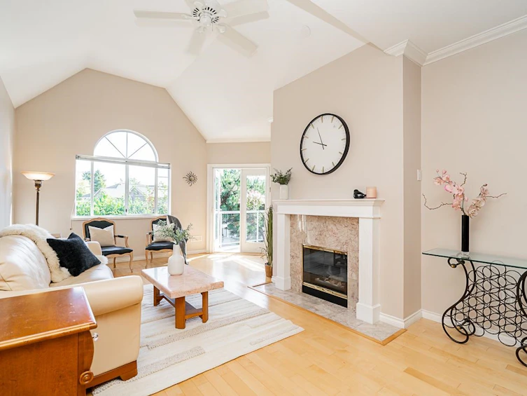 201-25 Richmond Street, New Westminster, BC, V3L 5P9 - 2