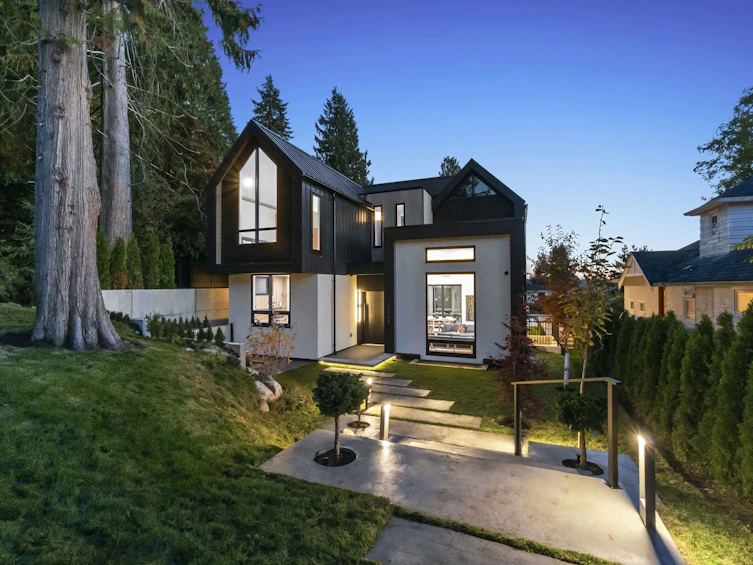 1066 Fulton Avenue, West Vancouver, BC, V7T 1N2 - 2