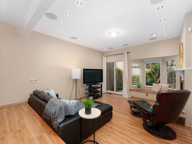 8804 Robins Court, Burnaby, BC, V5A 4K7 - 2