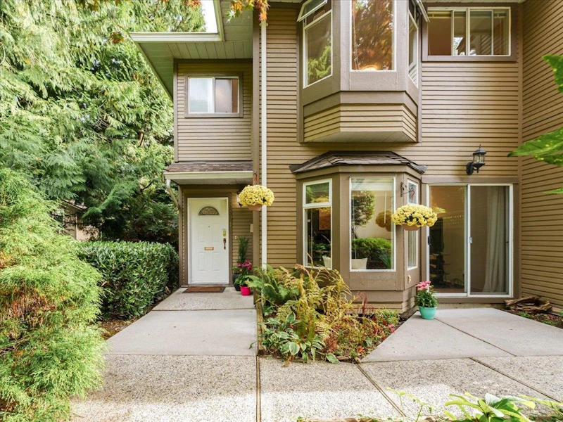 8804 Robins Court, Burnaby BC V5A 4K7