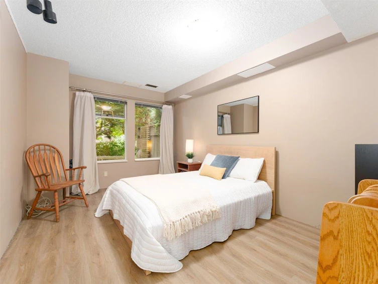 8804 Robins Court, Burnaby, BC, V5A 4K7 - 23