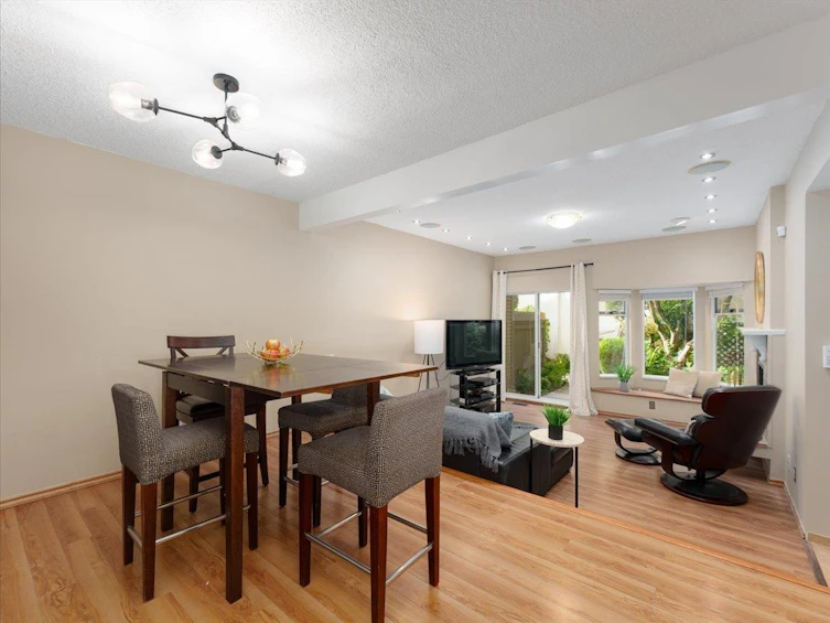 8804 Robins Court, Burnaby, BC, V5A 4K7 - 4