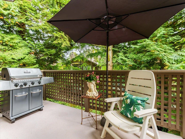 8804 Robins Court, Burnaby, BC, V5A 4K7 - 13